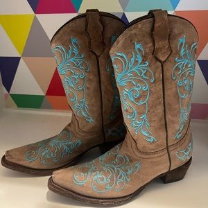 Gorgeous detailed Corral Cowgirl boots!